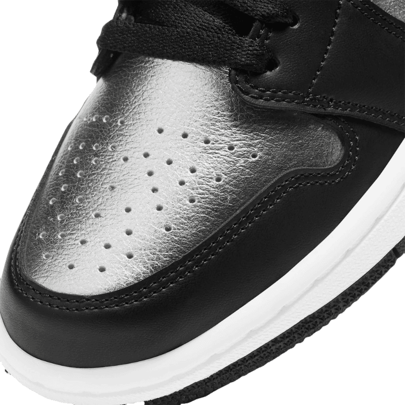 Tênis Air Jordan 1 Low "Black Metallic Silver" Preto / Cinza