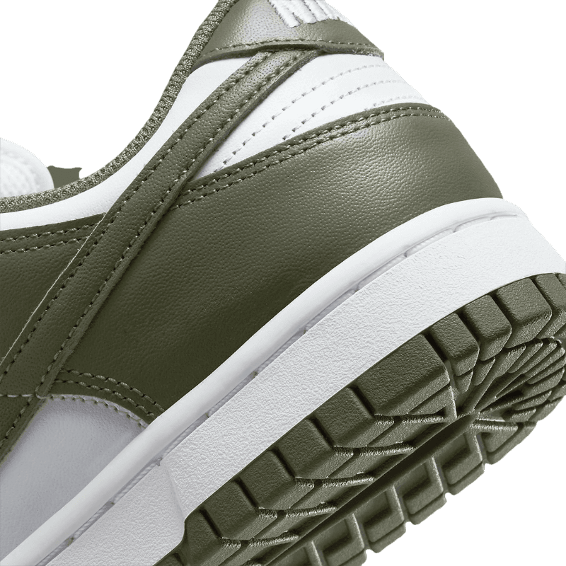 Tênis Dunk Low "Medium Olive" Feminino Verde