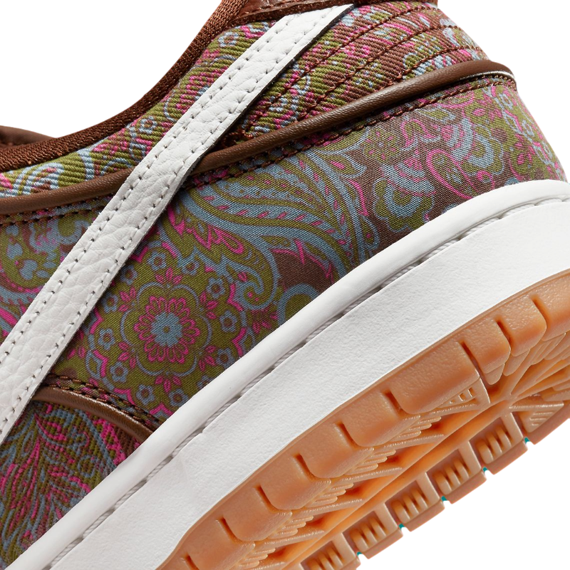 Tênis Dunk Low SB "Paisley Brown" Marrom