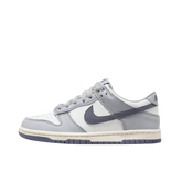 Tênis Dunk Low "Light Carbon" Feminino Cinza