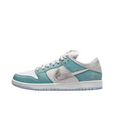 Tênis Dunk Low SB x April Skateshop "Turbo Green" Verde