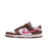 Tênis Dunk Low "Smokey Mauve" Feminino Marrom