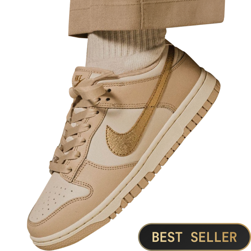 Tênis Dunk Low "Metallic Gold" Feminino Dourado