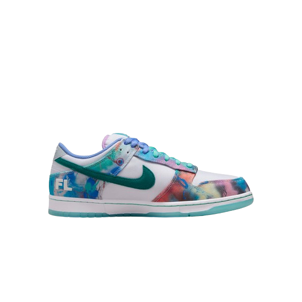 Tênis Futura Laboratories x Nike SB Dunk Low "White and Geode Teal"