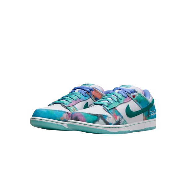 Tênis Futura Laboratories x Nike SB Dunk Low "White and Geode Teal"