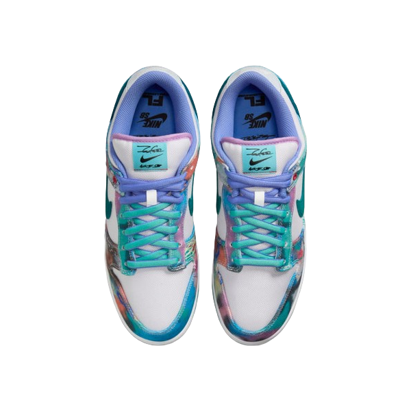 Tênis Futura Laboratories x Nike SB Dunk Low "White and Geode Teal"