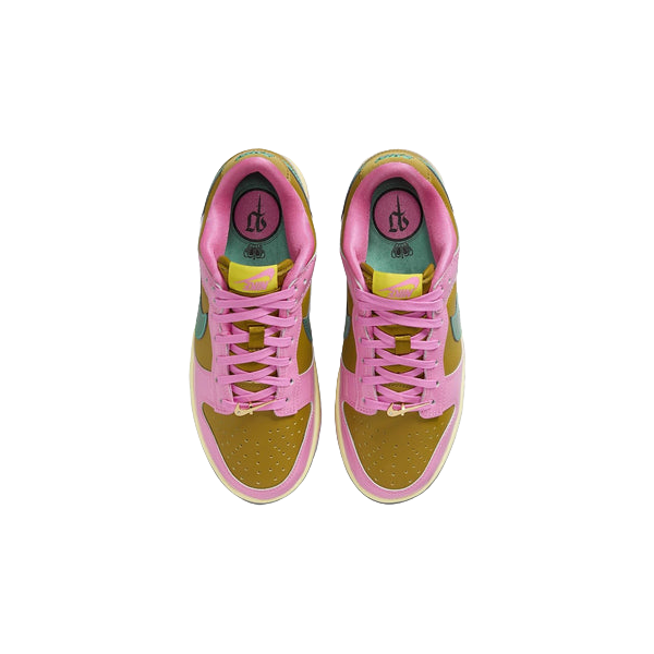 Tênis Dunk Low x Parris Goebel "Playful Pink"
