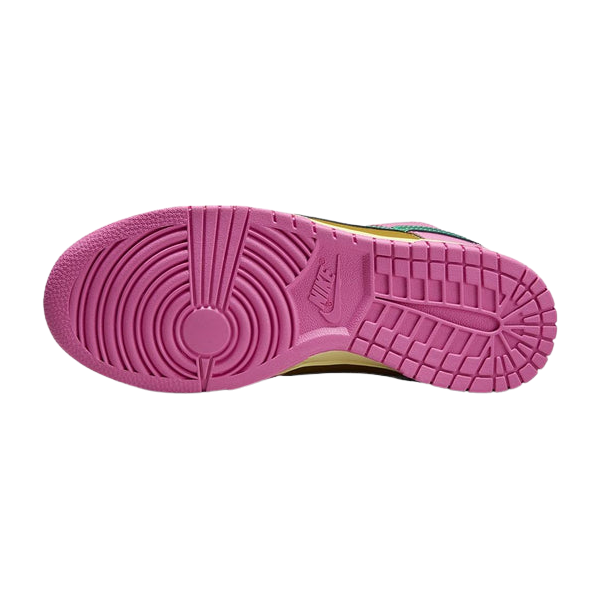 Tênis Dunk Low x Parris Goebel "Playful Pink"