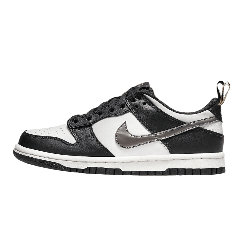 Tênis Dunk Low "Black/White Metallic" Feminino